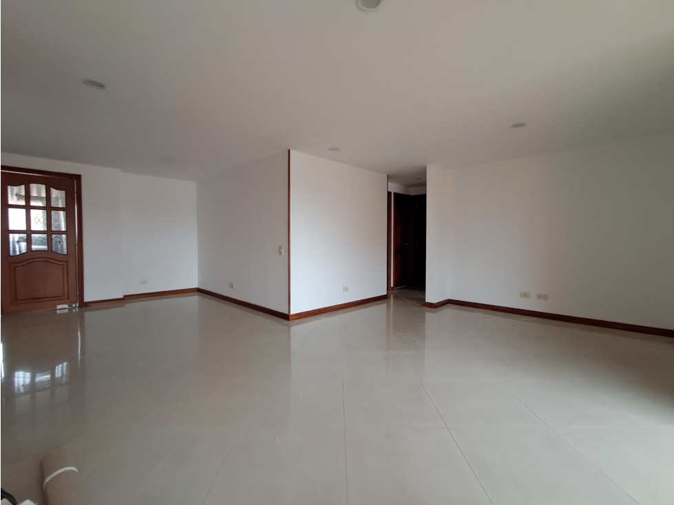 ARRIENDO APARTAMENTO - LAURELES.