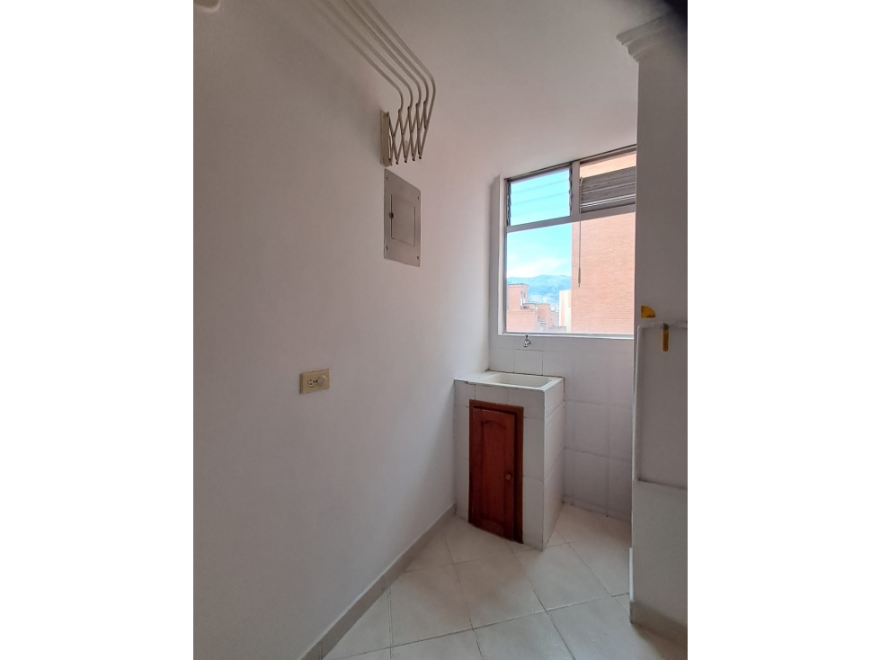 ARRIENDO APARTAMENTO - LAURELES. — foto 4