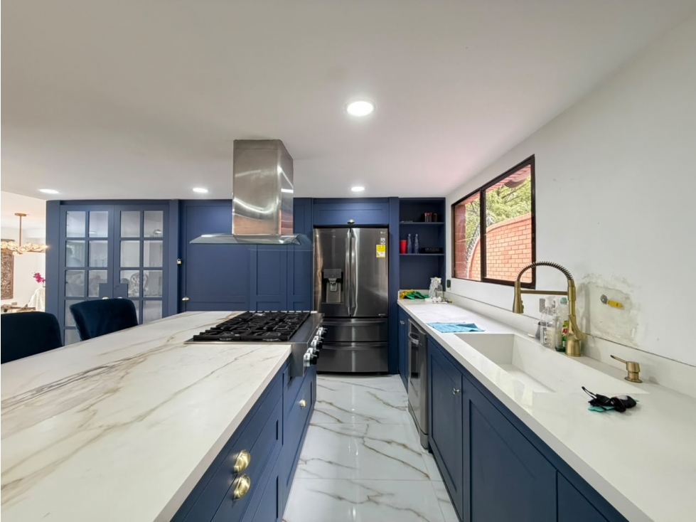 ARRIENDO APARTAMENTO AMOBLADO - LAURELES.