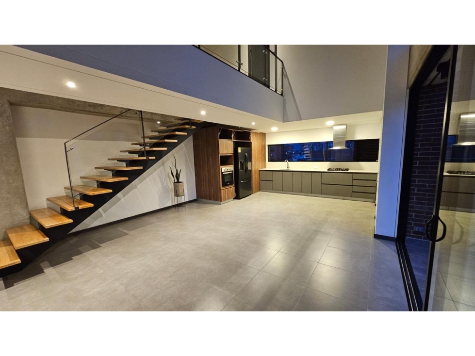 ARRIENDO APARTAMENTO DUPLEX, POBLADO MILLA DE ORO — foto 3