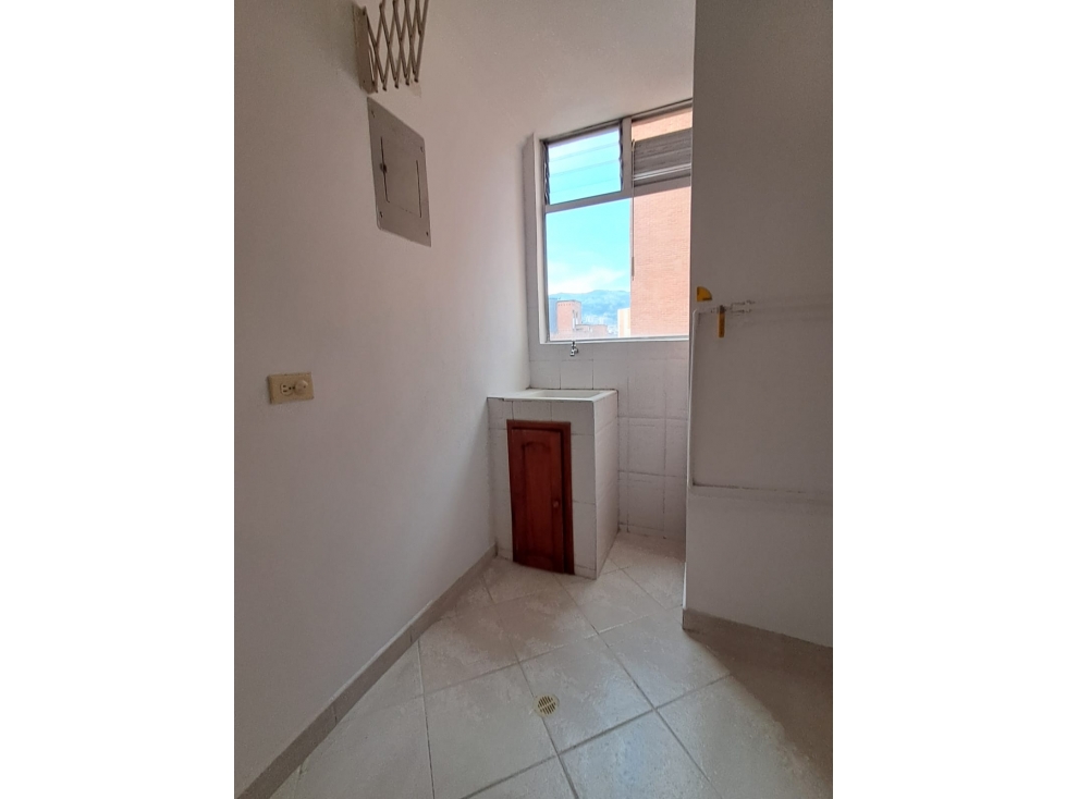 ARRIENDO APARTAMENTO - LAURELES. — foto 5