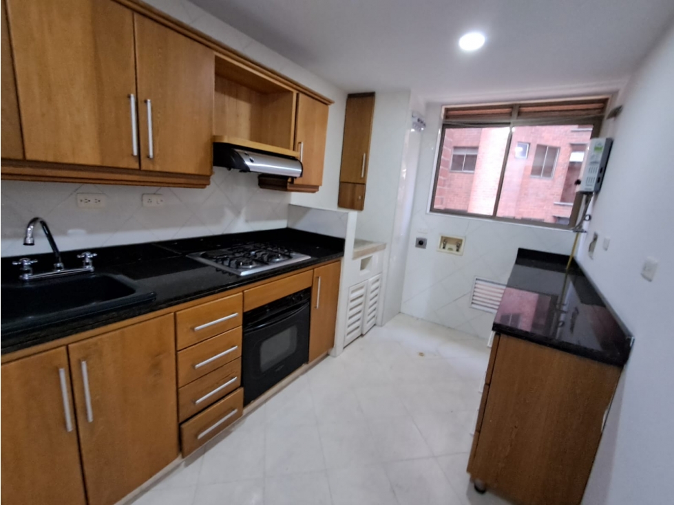 ARRIENDO APARTAMENTO - LAURELES. — foto 3