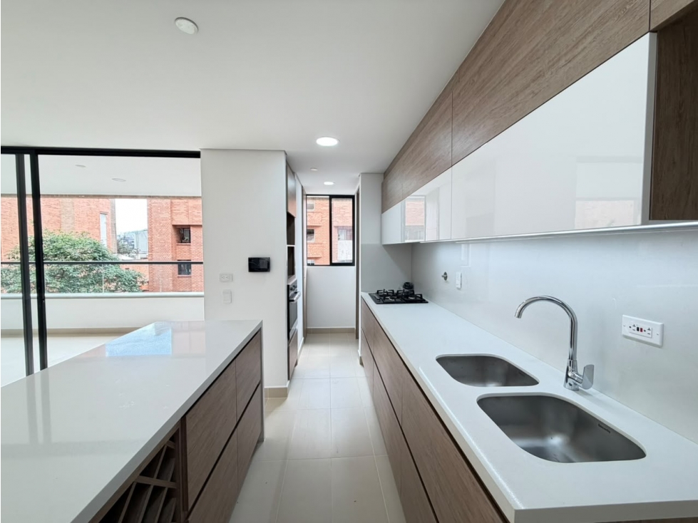 ARRIENDO APARTAMENTO PARA ESTRENAR - LAURELES.