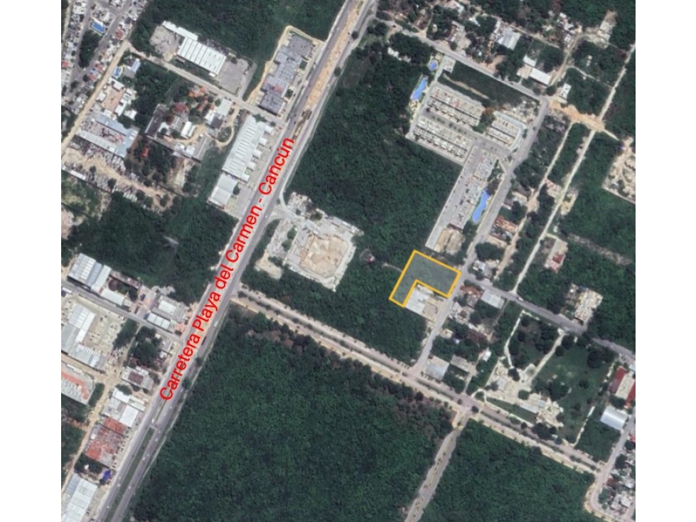 Terreno en Venta al Norte de Playa del Carmen - 3,875 m2 - 970,000 USD - 1
