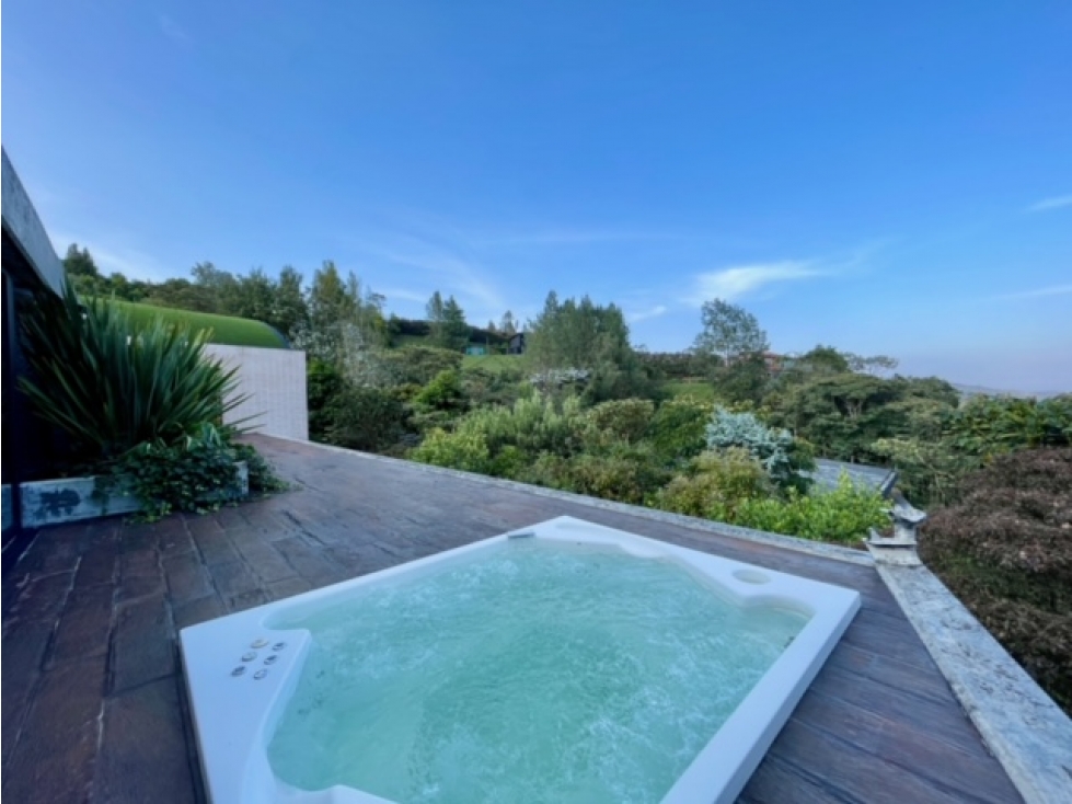 Casa de lujo en venta, Alto del Escobero, moderna con vista. — foto 2
