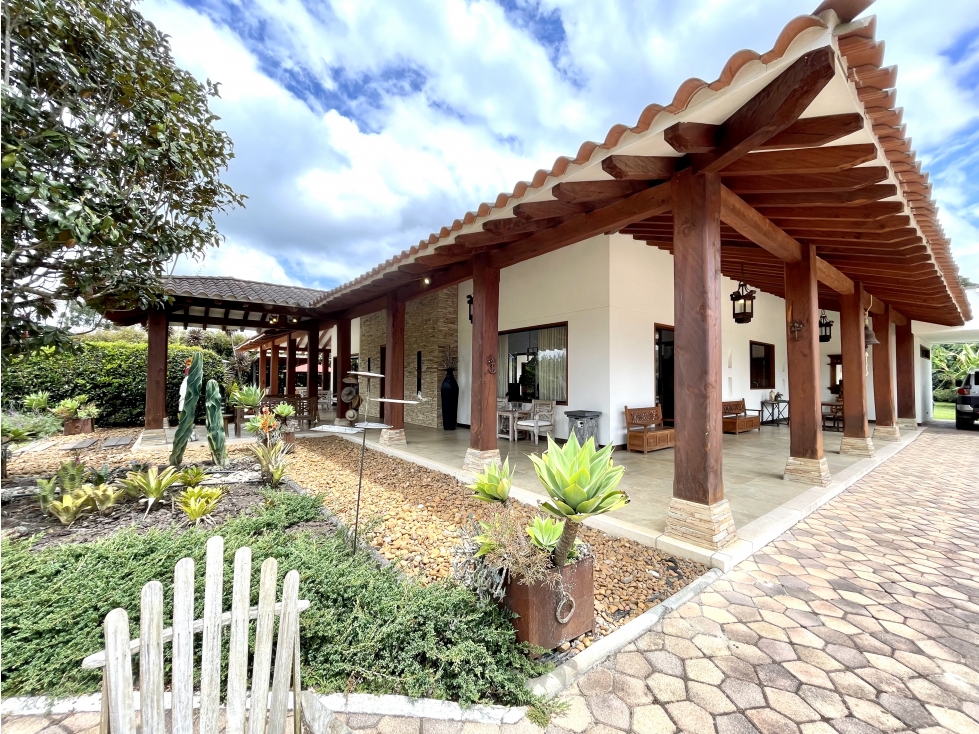 Finca en venta con piscina en Llanogrande, V. Vilachuaga