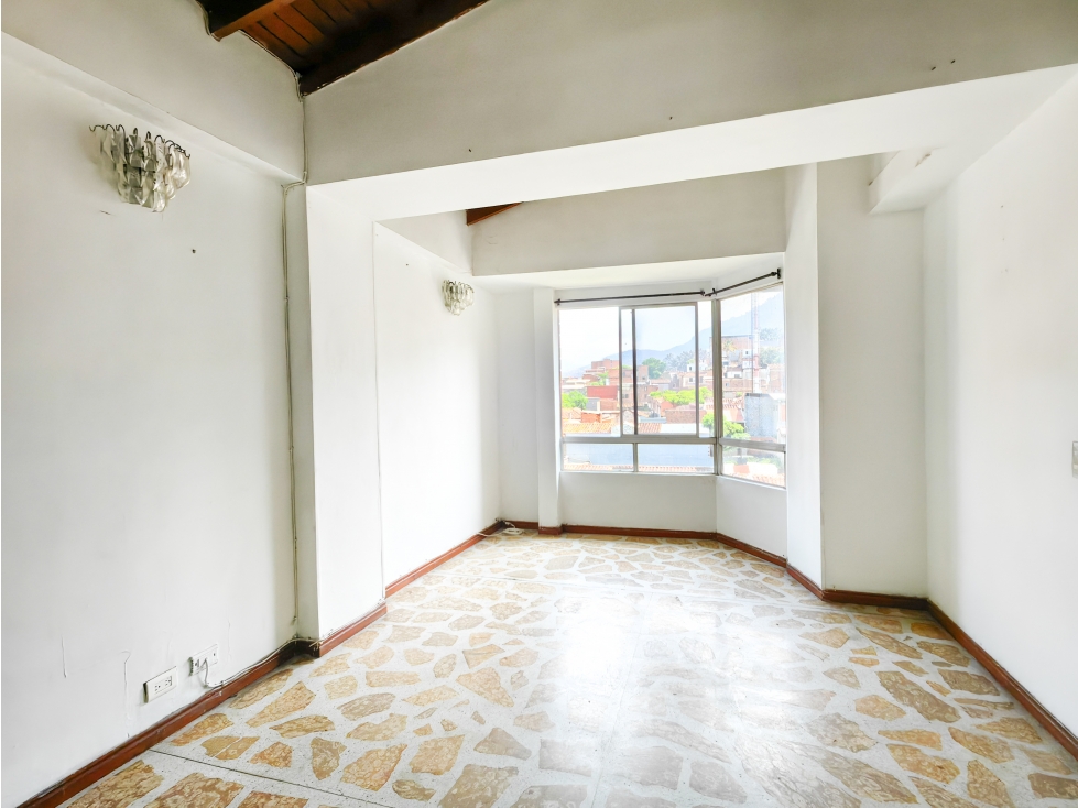Apartamento en Prado Centro, Construcción Tradicional, Último Piso — foto 2