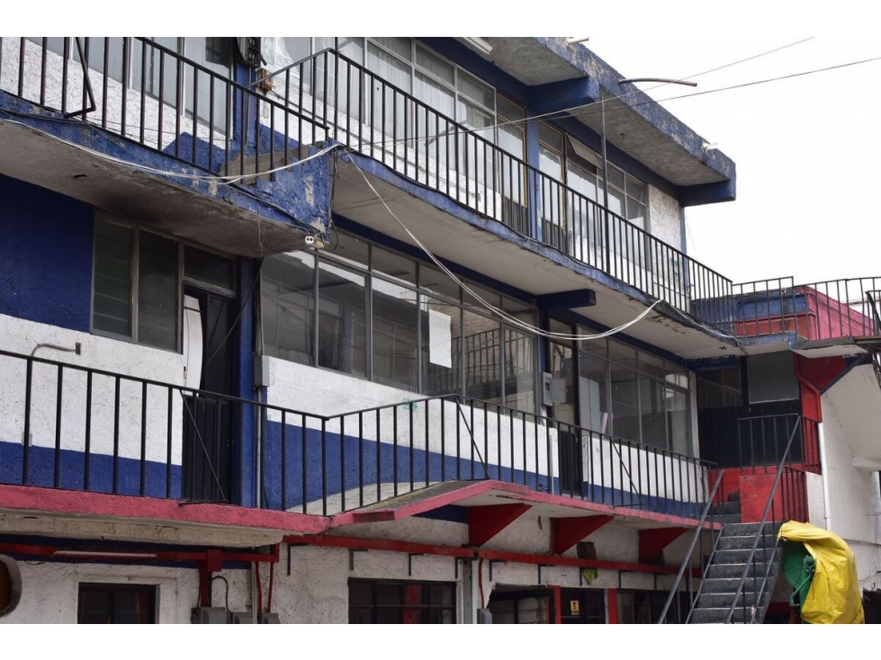 Nave Industrial en Venta: Oficinas y Mini Bodegas - 3
