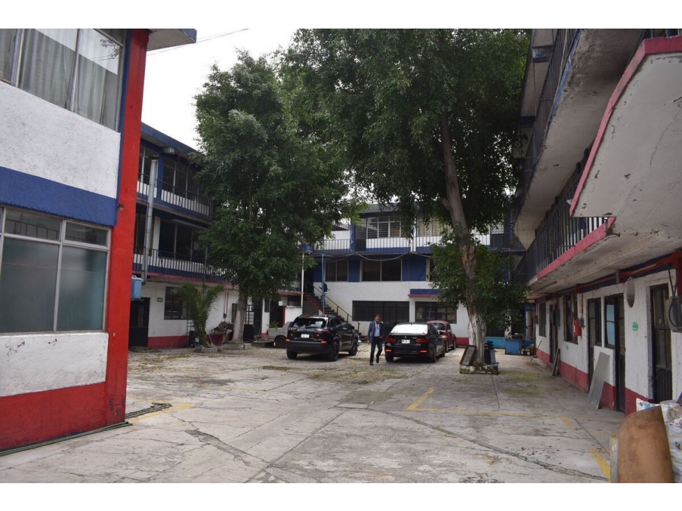 Nave Industrial en Venta: Oficinas y Mini Bodegas - 6