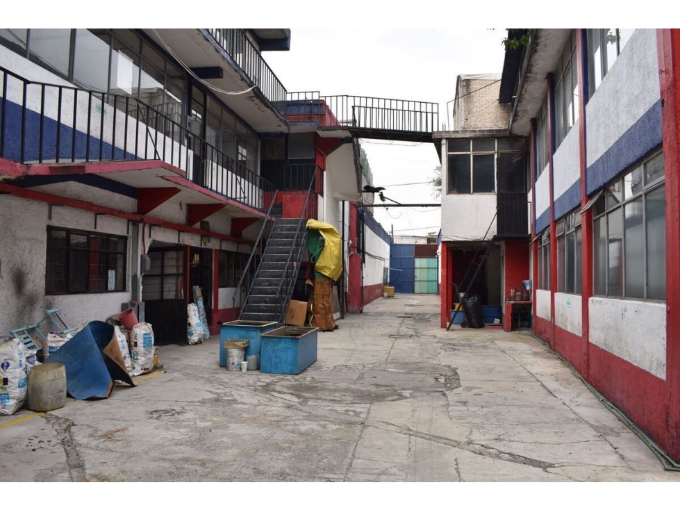 Nave Industrial en Venta: Oficinas y Mini Bodegas - 5