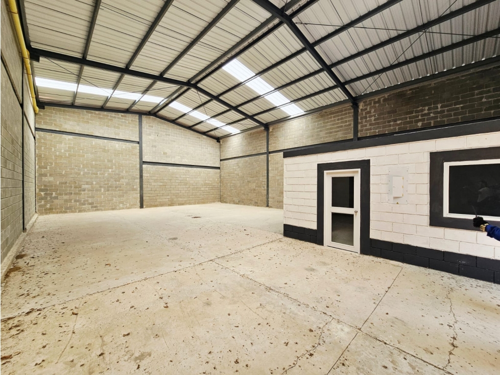 ALQUILER DE BODEGA EN CIUDAD CARIBE (VIA CORDIALIDAD)