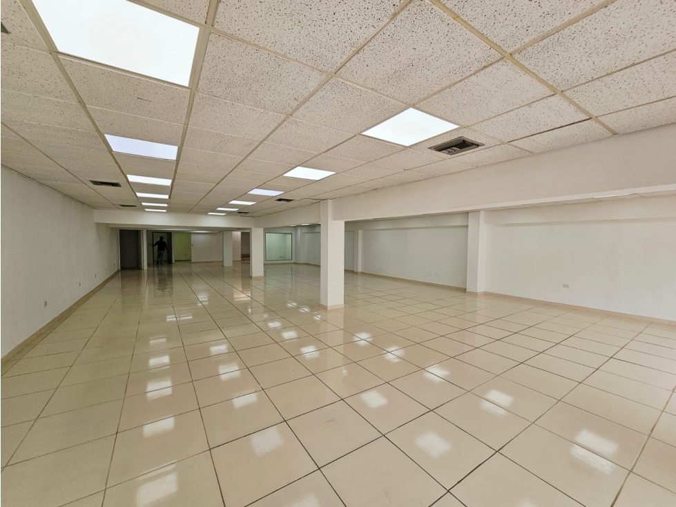 ALQUILER DE LOCAL COMERCIAL EN ALTO PRADO — foto 2