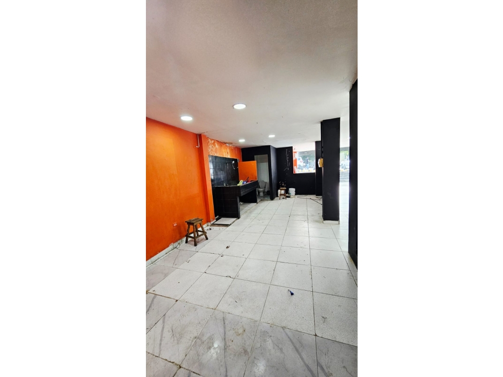 ALQUILER DE LOCAL COMERCIAL EN EL POBLADO - 4