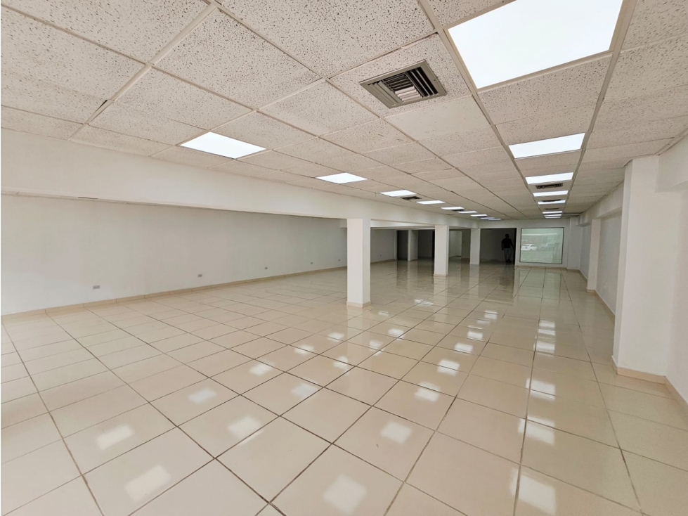 ALQUILER DE LOCAL COMERCIAL EN ALTO PRADO — foto 4