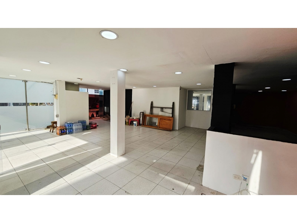 ALQUILER DE LOCAL COMERCIAL EN EL POBLADO - 2