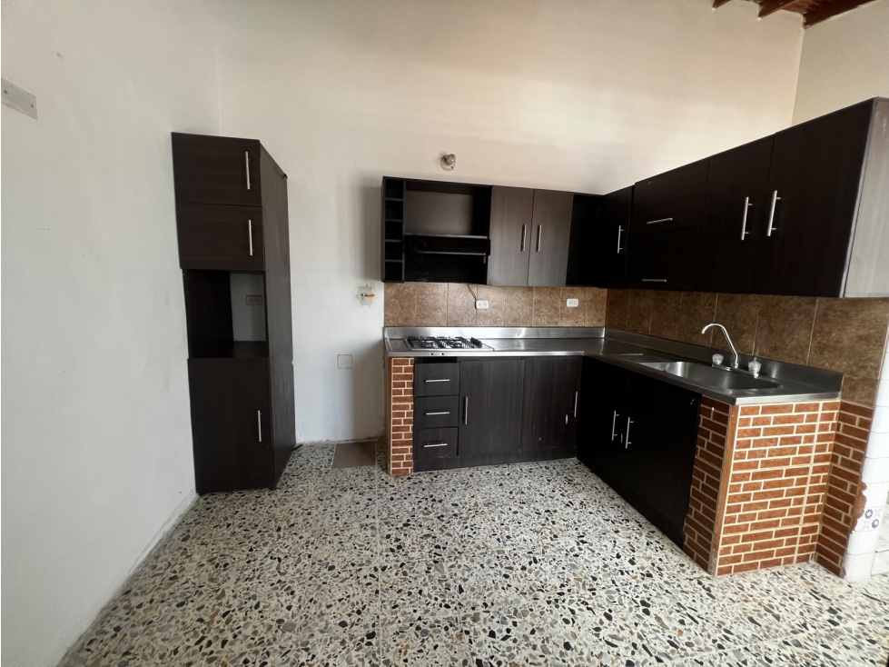 SE ARRIENDA APARTAMENTO EN LA AMERICA