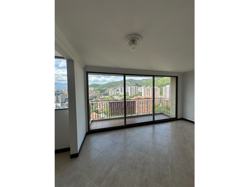 SE VENDE APARTAMENTO EN LA LOMA DE LOS BERNAL — foto 2