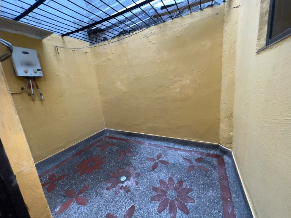 SE ARRIENDA CASA PRIMER PISO EN EL 12 DE OCTUBRE — foto 6