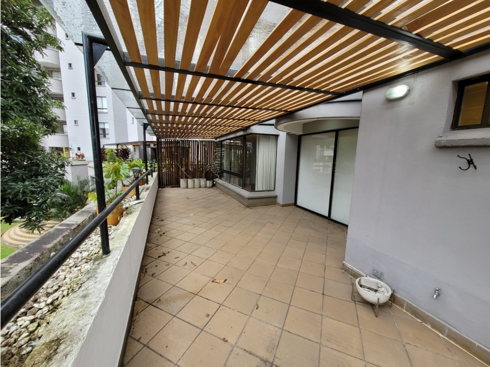 SE ARRIENDA APARTAMENTO EN EL POBLADO