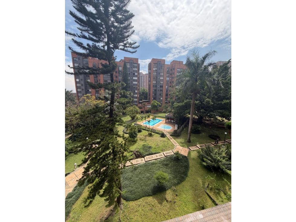 VENTA DE CASA - EN EL POBLADO