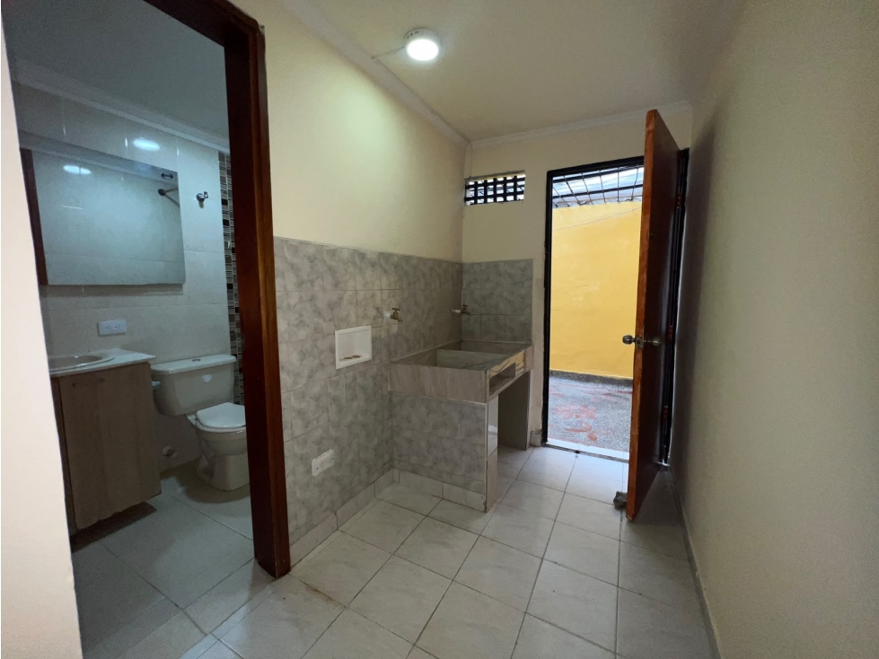 SE ARRIENDA CASA PRIMER PISO EN EL 12 DE OCTUBRE — foto 3