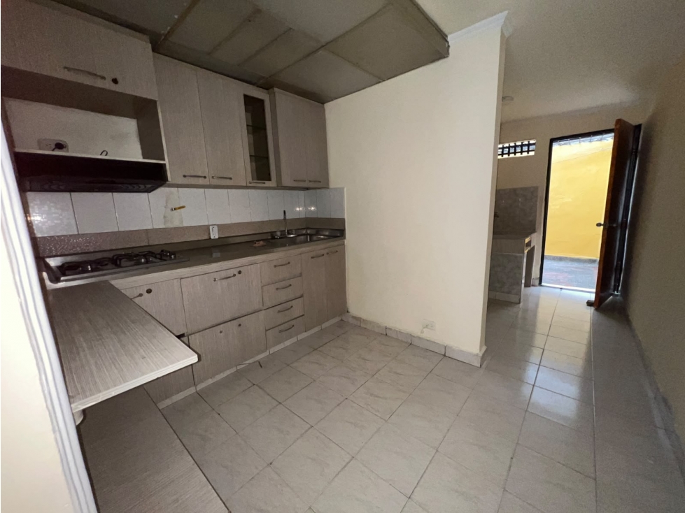 SE ARRIENDA CASA PRIMER PISO EN EL 12 DE OCTUBRE — foto 4