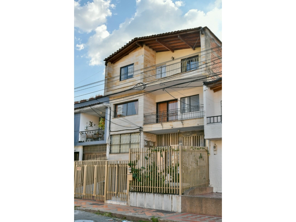 EDIFICIO EN VENTA SEGUNDO PARQUE DE LAURELES MEDELLÍN