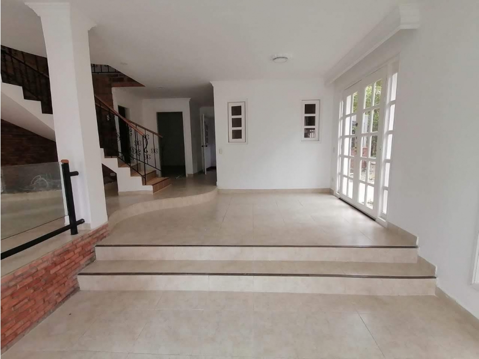 ESPECTACULAR CASA EN RENTA, SABANETA SECTOR SAN JOSÉ — foto 2
