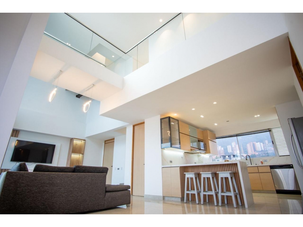 EXCLUSIVO PENTHOUSE AMOBLADO EN ARRIENDO, EL POBLADO — foto 2