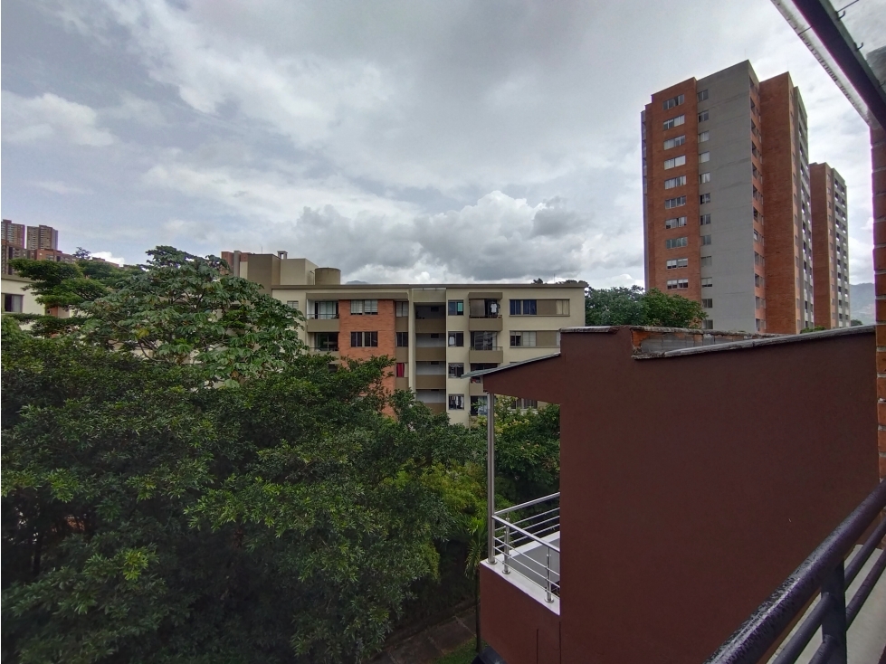 SE VENDE APARTAMENTO DUPLEX EN ENVIGADO SECTOR EL TRIANON — foto 2