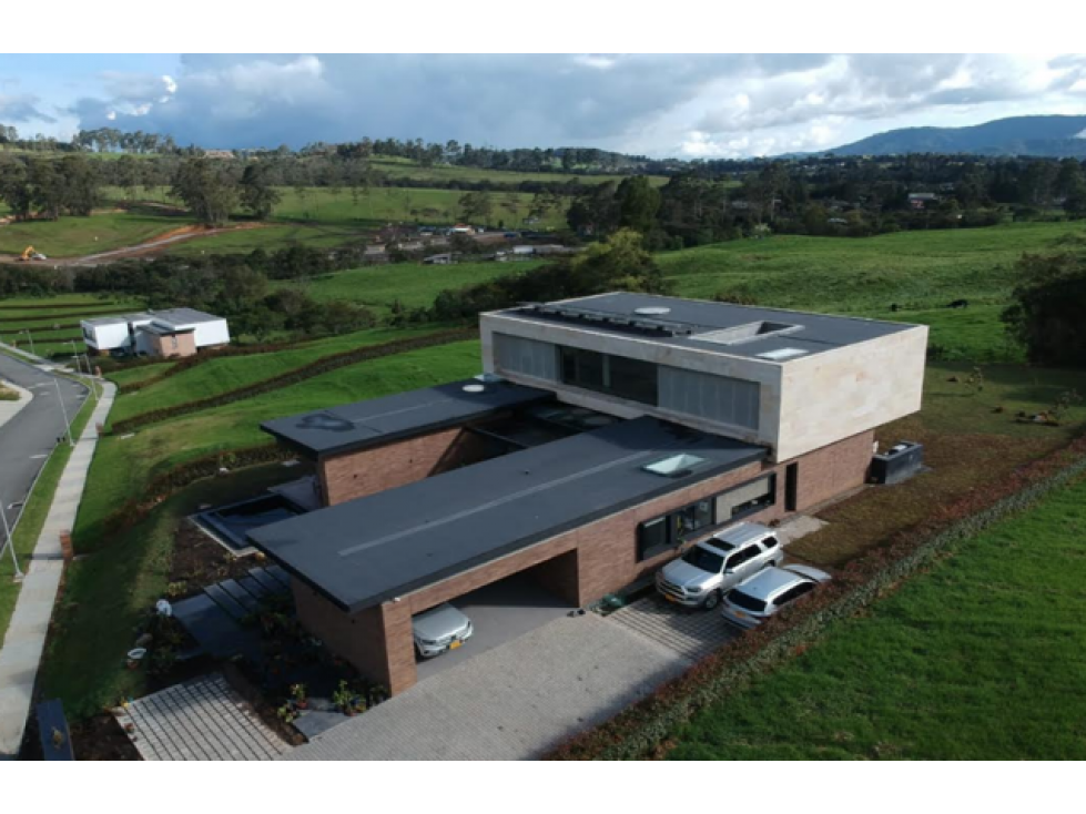 HERMOSA CASA EN VENTA SECTOR ACUARELA - ALTO DE LAS PALMAS