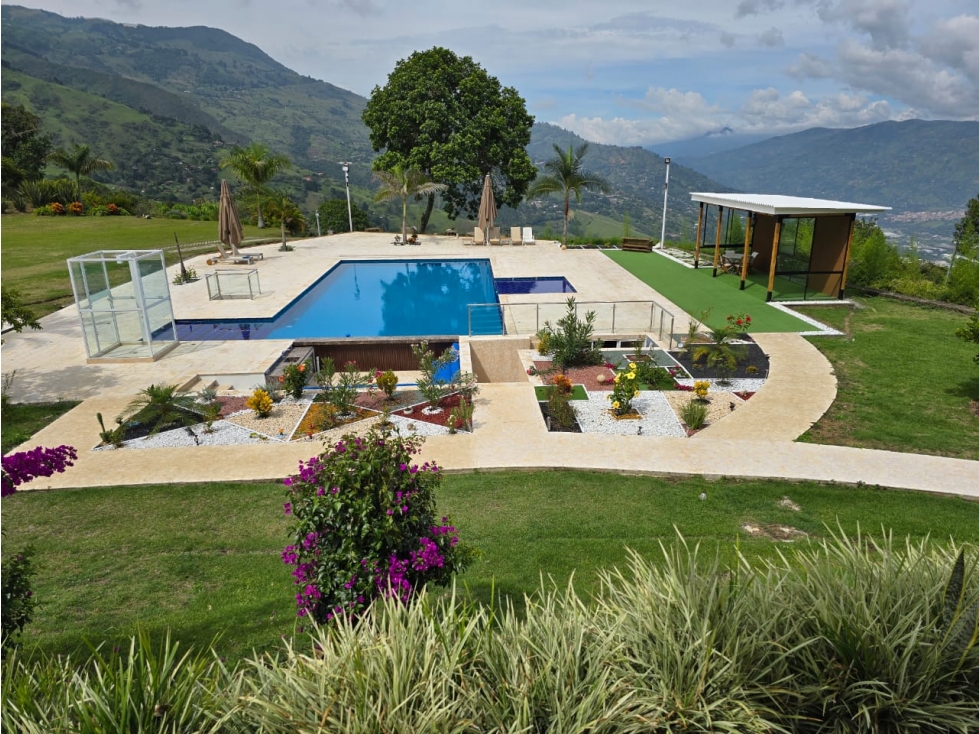 SE VENDE CASA FINCA EN COPACABANA - ANTIOQUIA