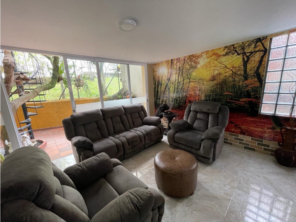 VENTA DE AMPLIA CASA EN ITAGUI - SECTOR SURAMERICA