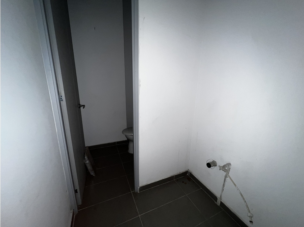 LOCAL EN ARRIENDO EN ENVIGADO - AV LAS VEGAS - 4