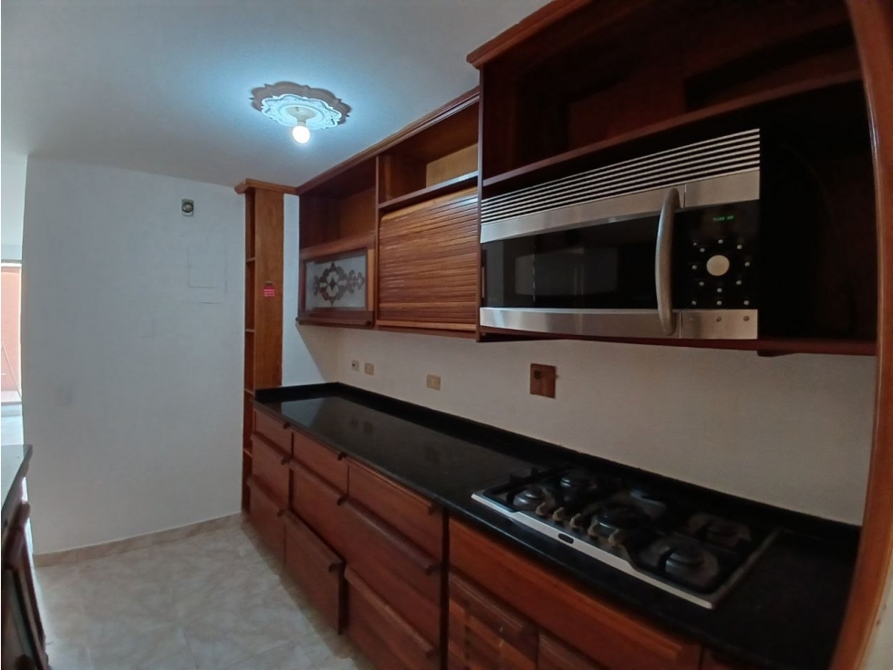 CASA DE DOS NIVELES EN ARRIENDO ENVIGADO EN CAMINO VERDE P1 — foto 3