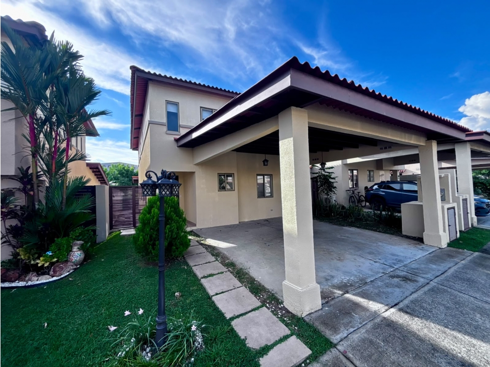 CASA EN VENTA WOODLANDS PANAMA PACIFICO UNIFAMILIAR