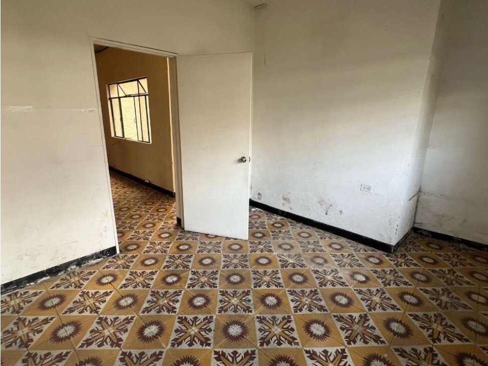 SE VENDE CASA PARA REMODELAR EN ENVIGADO SECTOR SAN MARCOS — foto 4