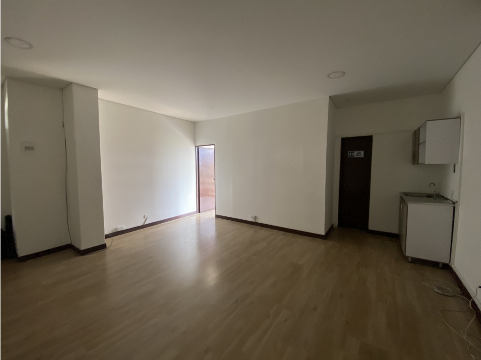 SE ARRIENDA OFICINA EN EL POBLADO P3 — foto 2