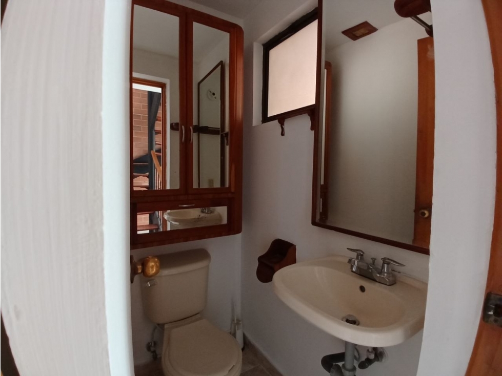 CASA DE DOS NIVELES EN ARRIENDO ENVIGADO EN CAMINO VERDE P1 — foto 6