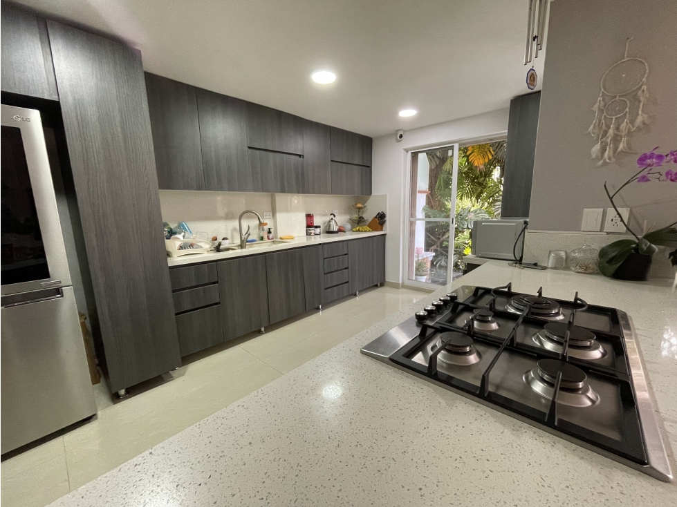 SE VENDE HERMOSA CASA DE TRES NIVELES EN ENVIGADO - LOMA DE LAS BRUJAS — foto 2