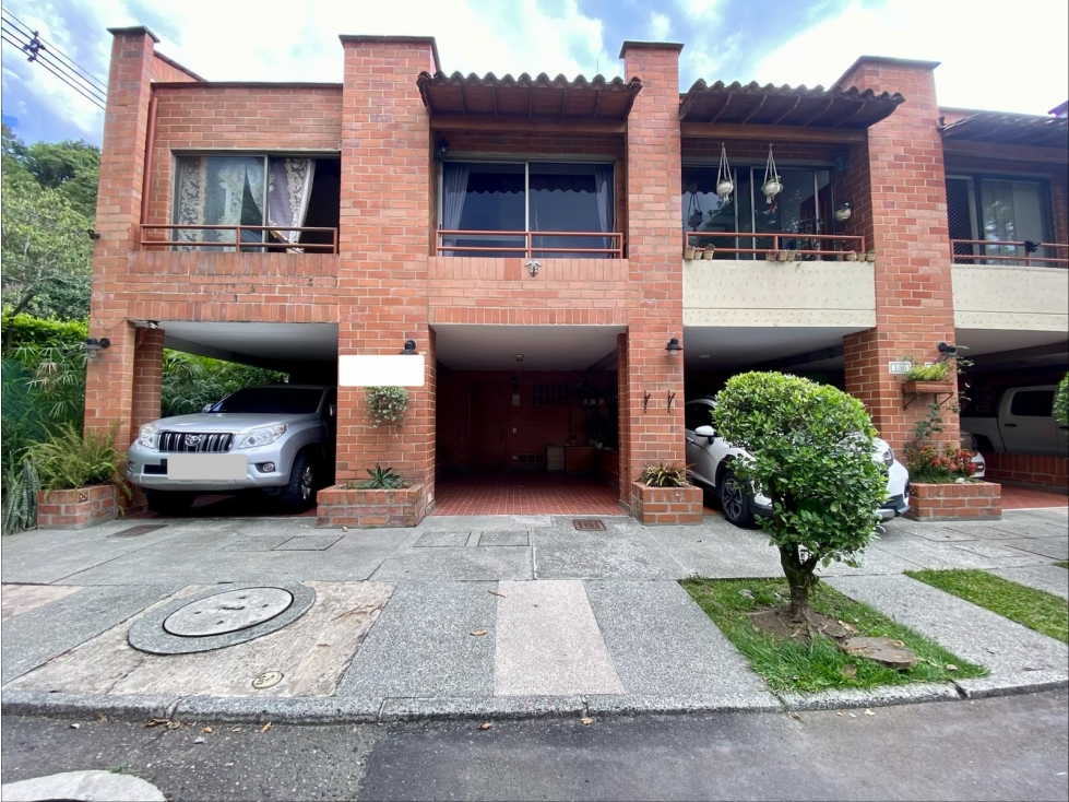 CASA DE DOS NIVELES EN ARRIENDO EN ENVIGADO, CAMINO VERDE