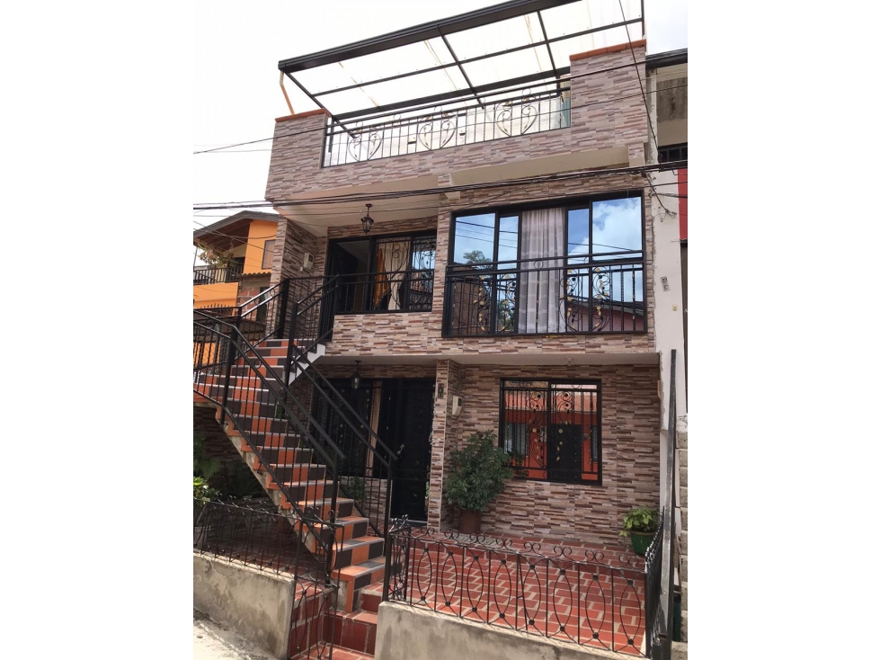 SE VENDE CASA PRIMER PISO EN DOCE DE OCTUBRE 1ER