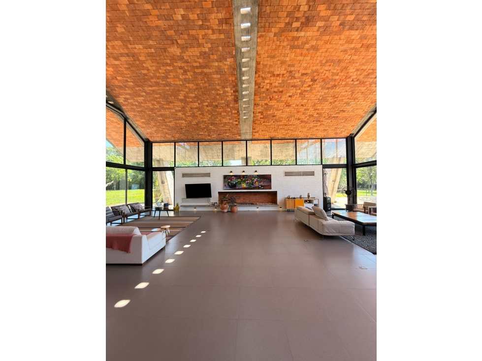 VENDO RESIDENCIA DE LUJO EN SURUBI'I MARIANO ROQUE ALONSO - 6