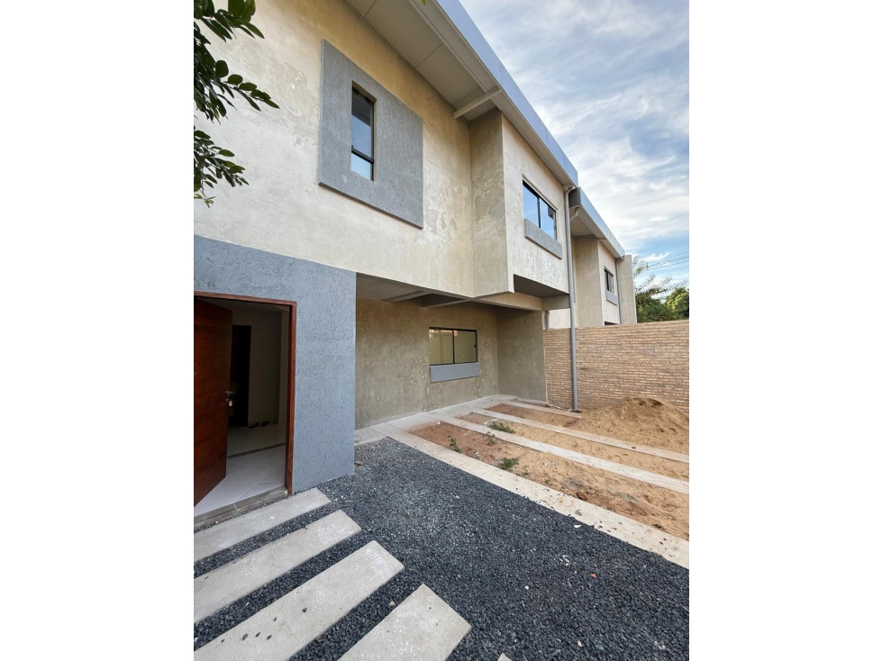 EN VENTA DUPLEX PROXIMO A ENTREGARSE EN LAMBARÉ - 3