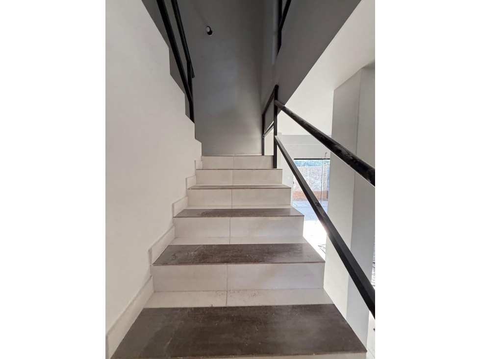EN VENTA DUPLEX PROXIMO A ENTREGARSE EN LAMBARÉ - 6