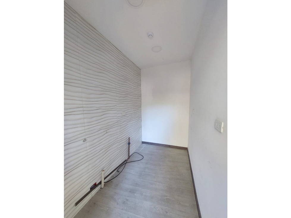 IMPORTANTE VIDRIERA. SALÓN COMERCIAL EN ZONA SAN MARTIN - 133 M2 - 2