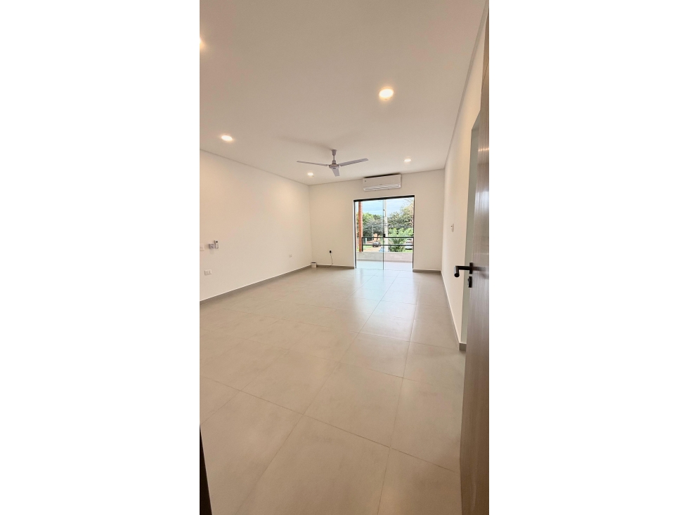 ALQUILO CASA PAREADA A ESTRENAR EN LUQUE ZONA PLAZA MADERO - 5