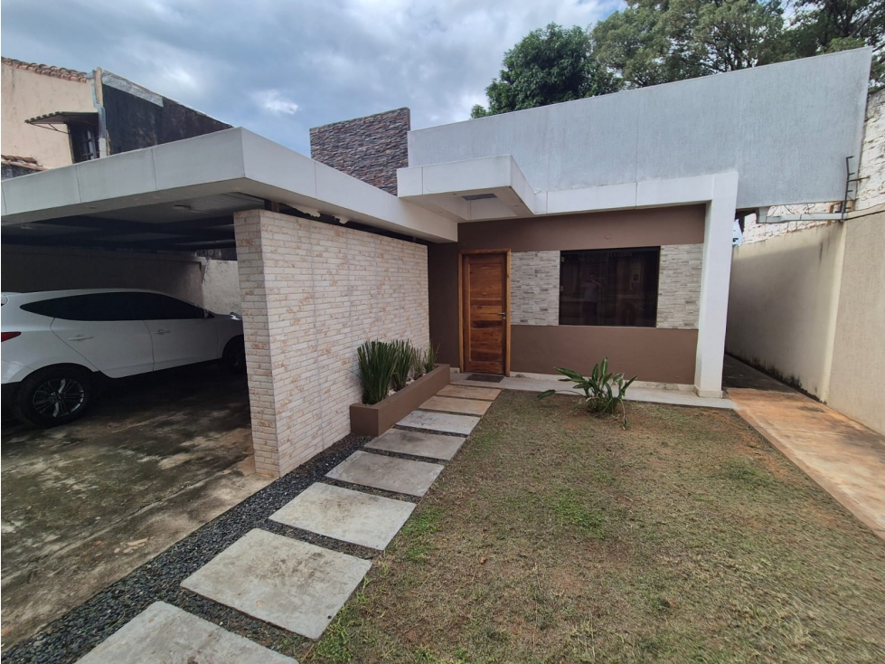 VENDO CASA EN EL BARRIO LOS NOGALES DE SAN LORENZO - 4
