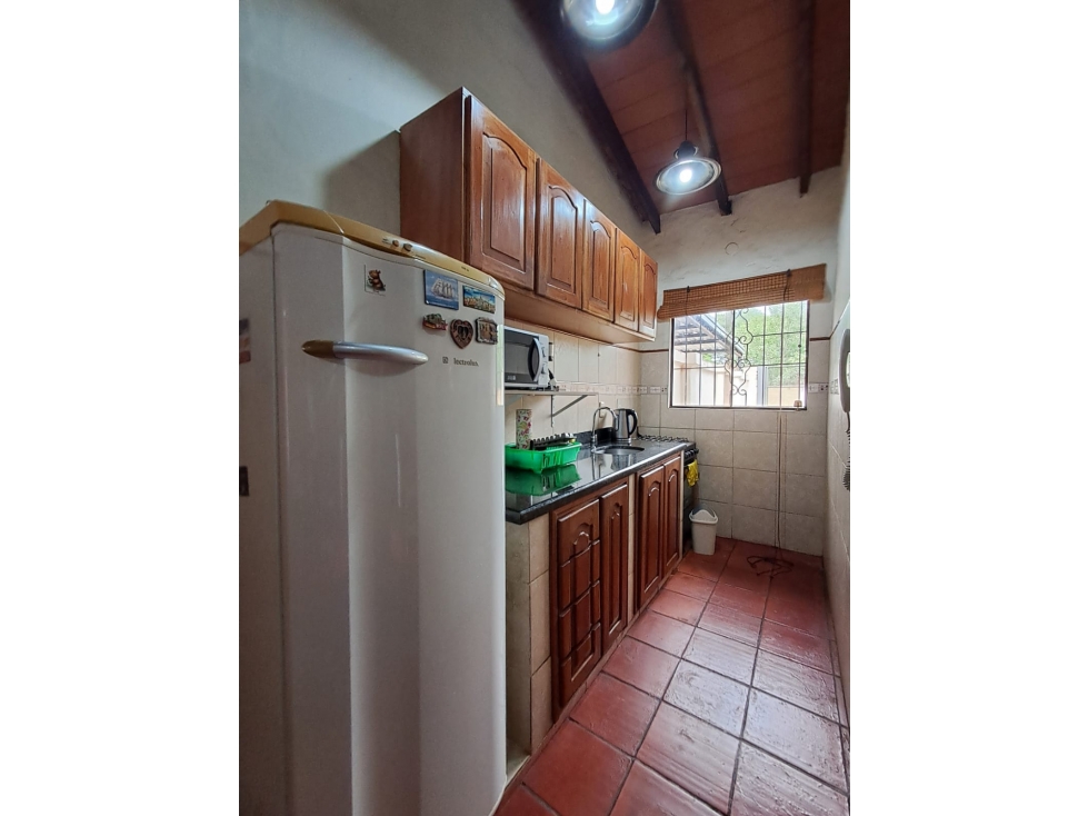 ALQUILO CASA AMOBLADA DE 2 DORMITORIOS EN LUQUE ZONA LOS JARDINES - 6