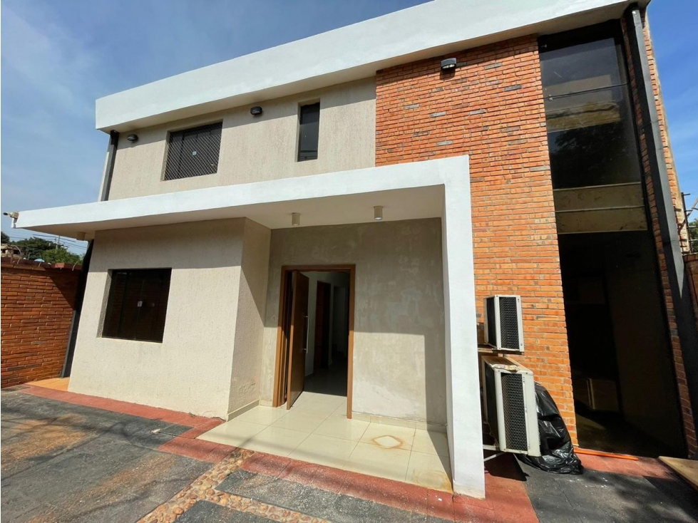 ALQUILER de casa en zona residencial - LUQUE, zona municipalidad. - 3